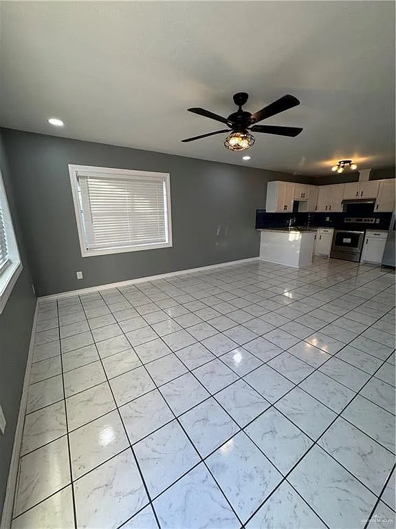 3 bed, 1.0 bath, 1064 sqft, $1,300 — Photo 3