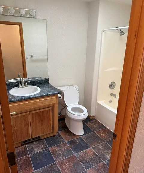 2166 Milford Dr — Photo 12