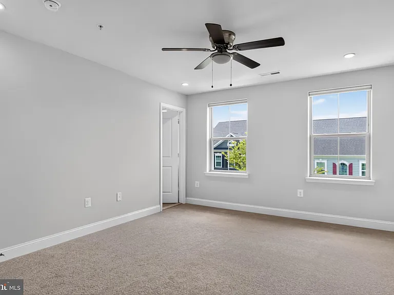 12241 Bluffwood Ter — Photo 25