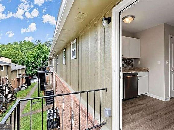 3rd image of 5859 Lone Oak Dr SW