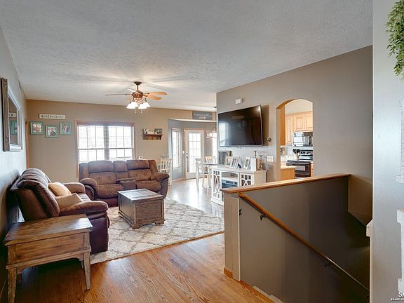 3rd image of 1011 Piercy Ct