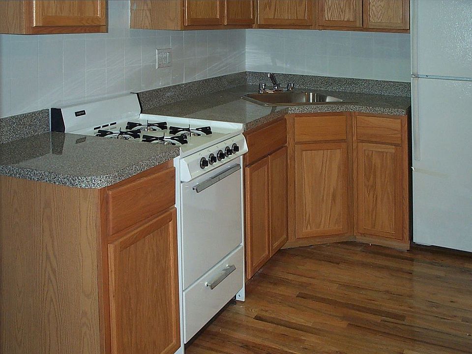 1st image of 401 Sackett St APT 4