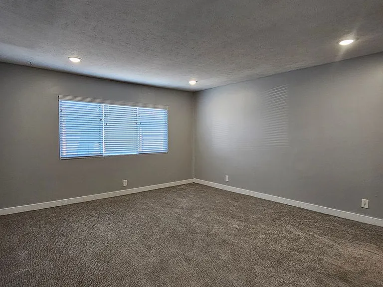 The Belmont Apartments — Photo 5