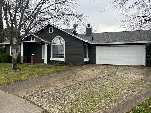 3 bed, 1244 sqft, $2,100 — Photo 1