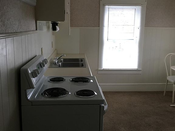 2nd image of 519 1/2 Arthur St