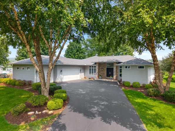 817 Fairground Circle Dr, Oregon, IL 61061