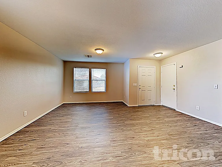 2626 W Spencer Run — Photo 3