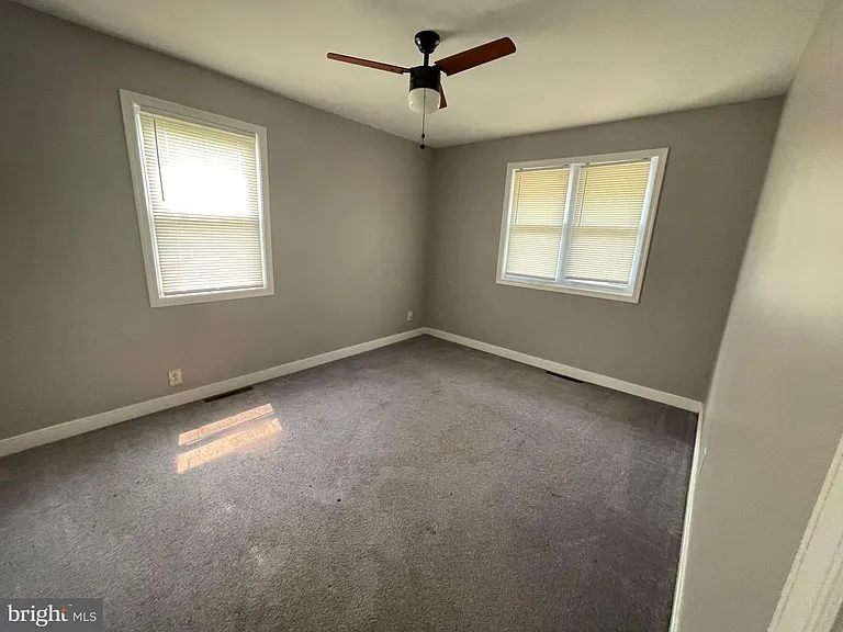 209 Maine Ave — Photo 18