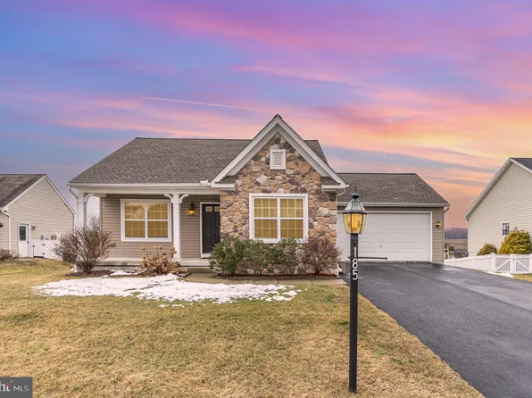 185 W Imperial Dr, Aspers, PA 17304