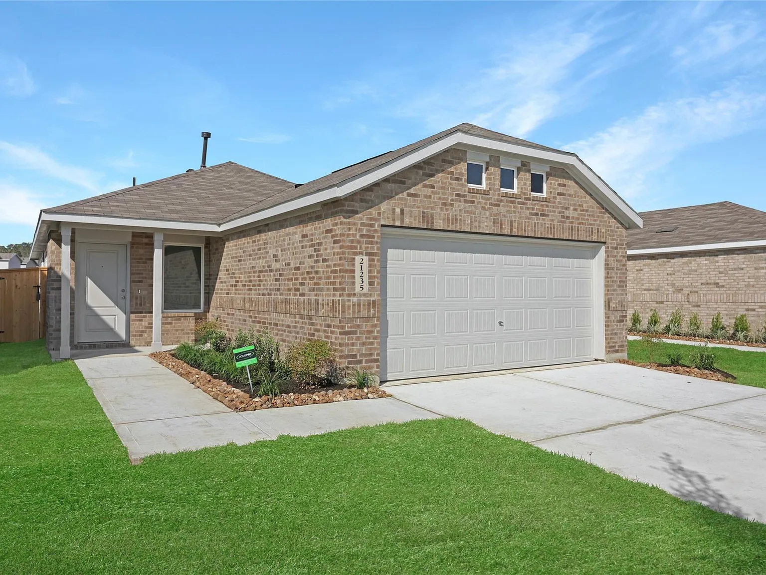 3 bed, 2.0 bath, 1276 sqft, $1,900 — Photo 2