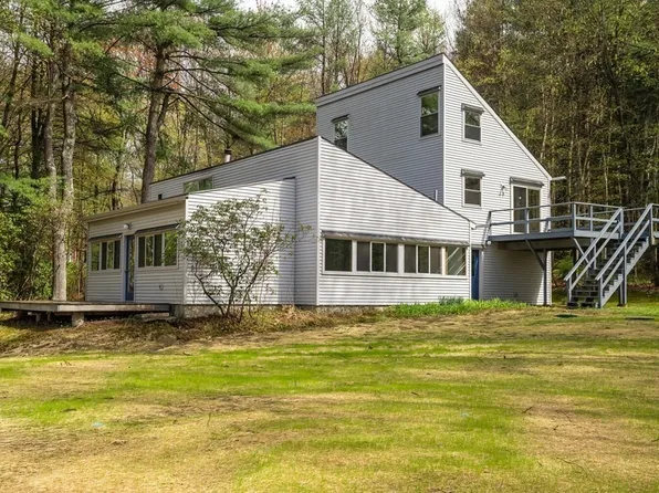 107 Amherst Rd, Pelham, MA 01002