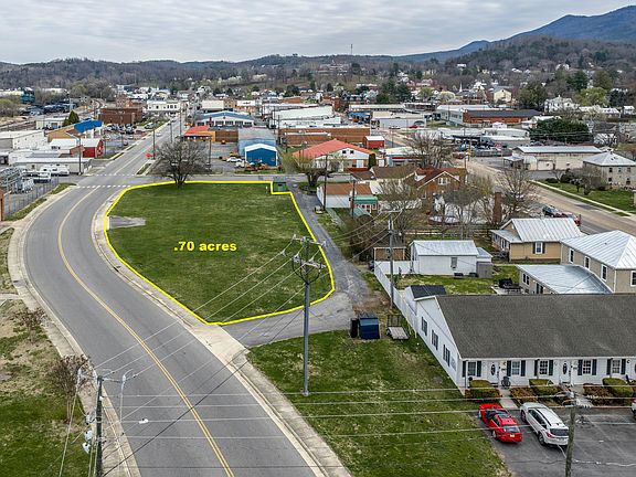 3rd image of Sycamore Ave
