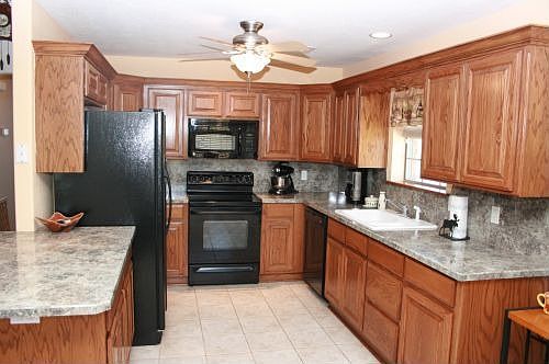 5th image of 22745 Clearwater Dr