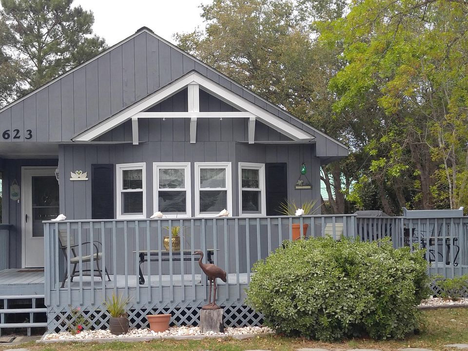 1st image of 623 Live Oak Drive SW