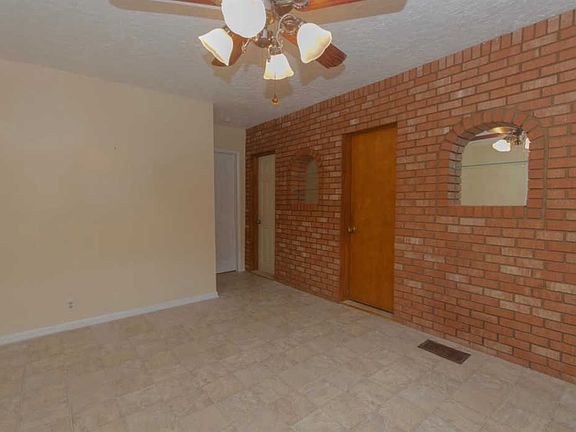 5th image of 406 Caroline St