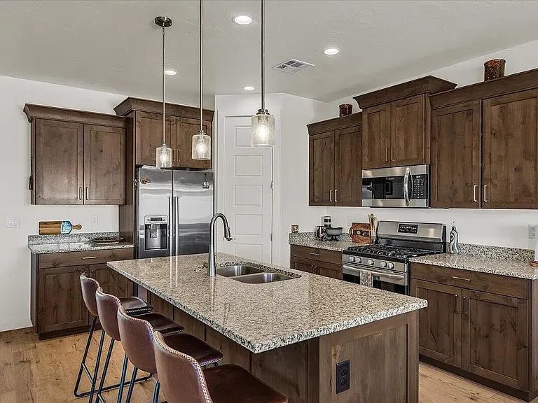 379 N 3200 W — Photo 15