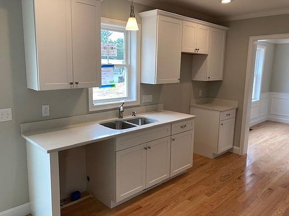 3rd image of 9 Minglewood Dr