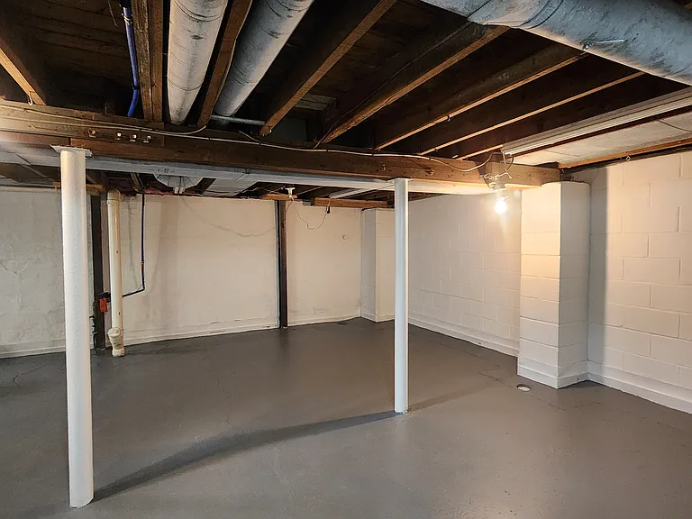 219 E Grand Blvd — Photo 15