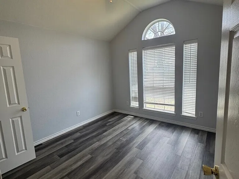 4301 Capri Dr — Photo 30