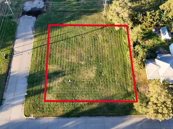 301 E 1st St, Concordia, KS 66901