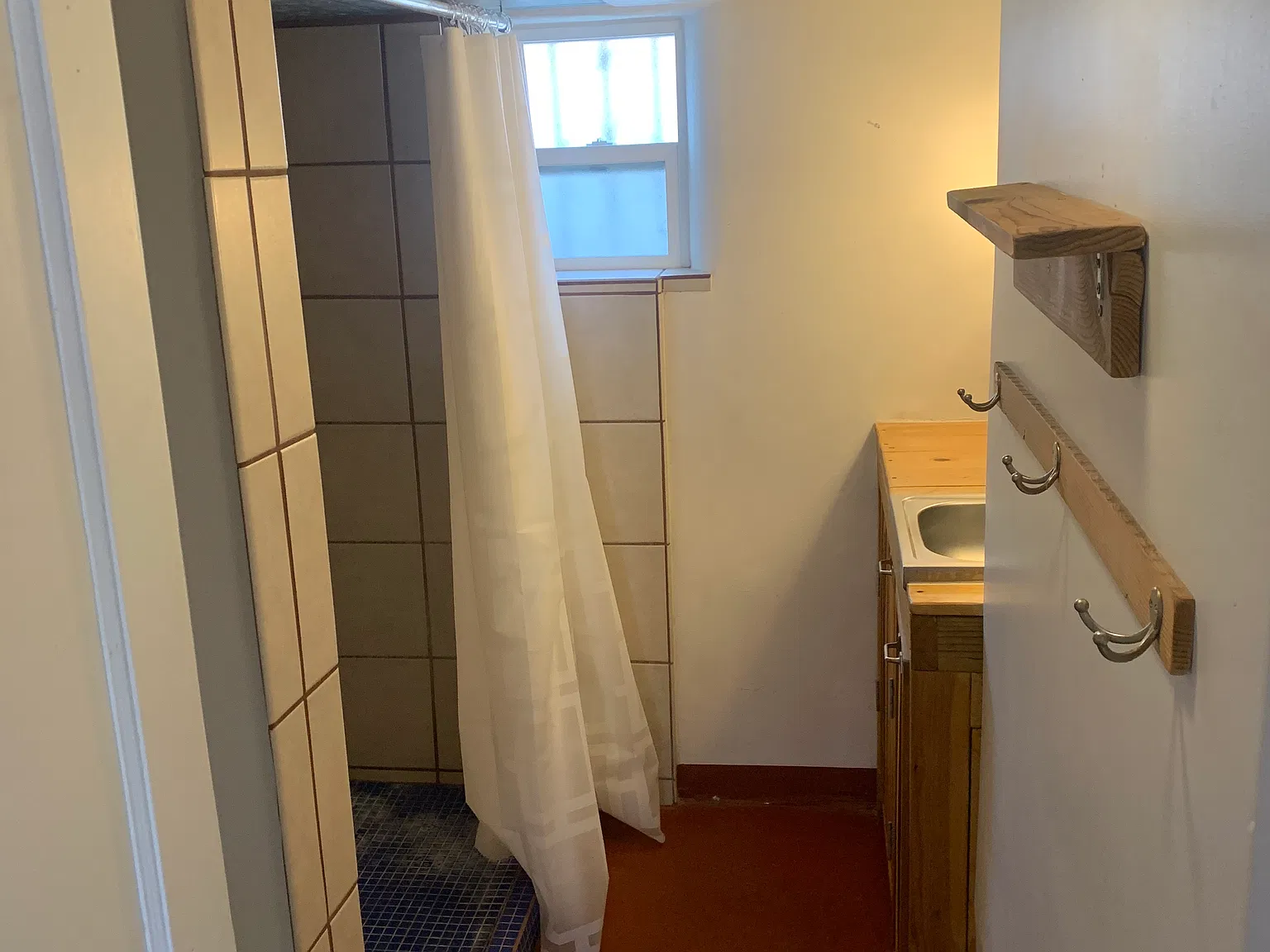 768 SF Large and Open Apartment Near CNM and Roosevelt Park! — Photo 4
