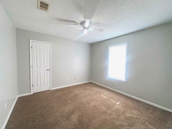 5th image of 305 Barfield St