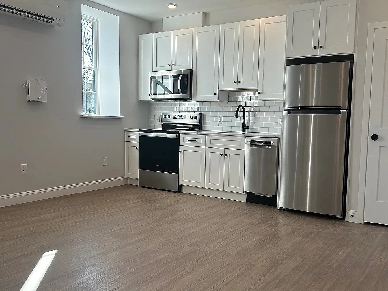 1 bed, $2,000 — Photo 2