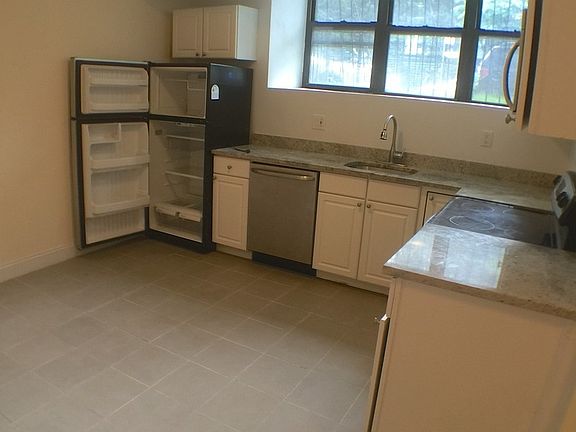 2nd image of 941 Washington Ave APT 1A