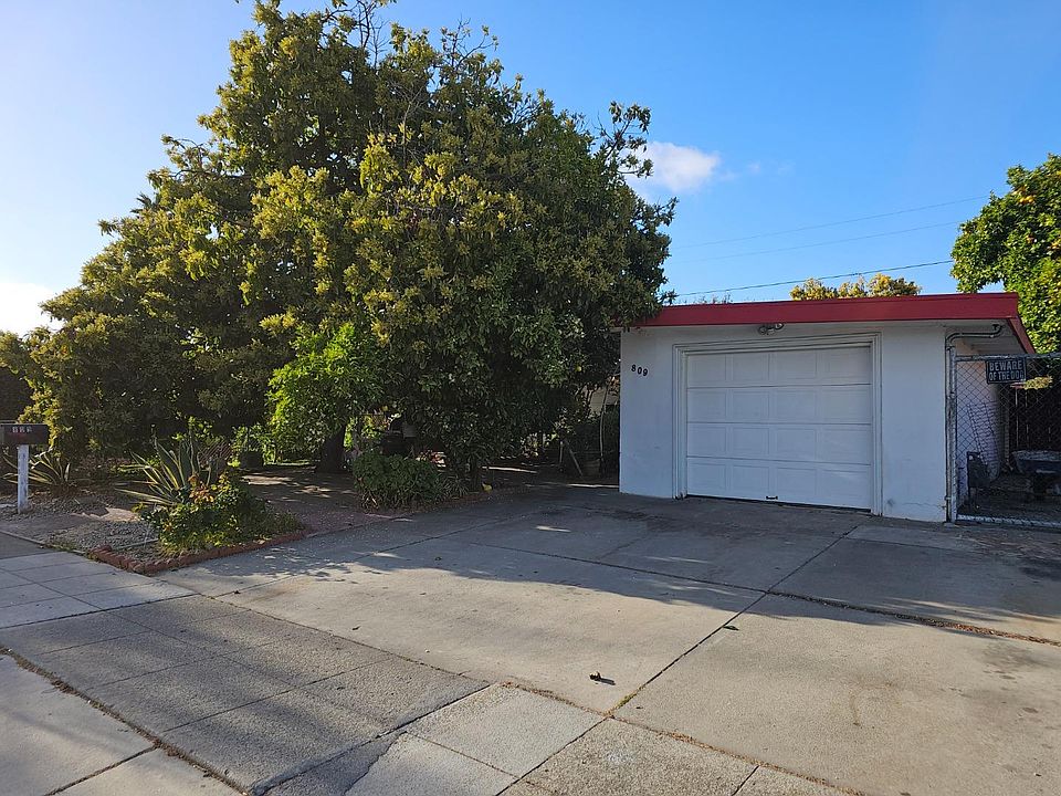 1st image of 809 Lakeknoll Dr
