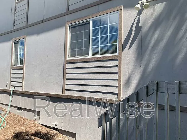 2141 NW North Hill Dr #B — Photo 3