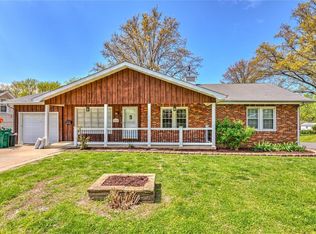 985 N Castello St, Florissant, MO 63031
