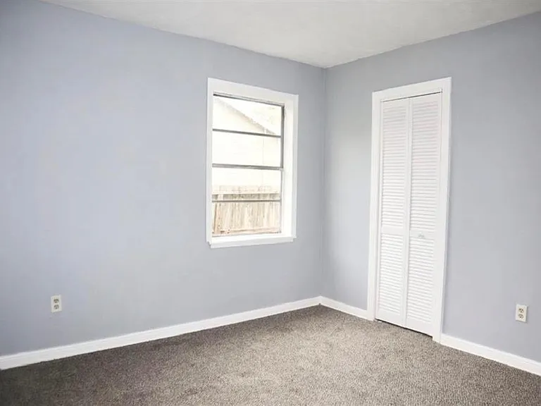 5122 Higgins St — Photo 7