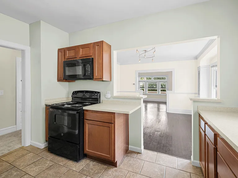 1600 Victoria Ave #UP — Photo 11
