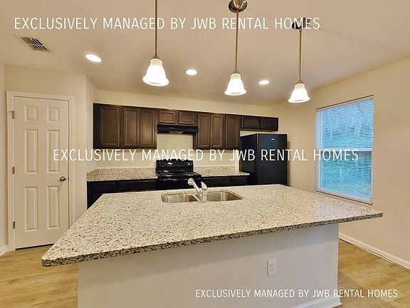 3rd image of 4673 Suffolk Ave