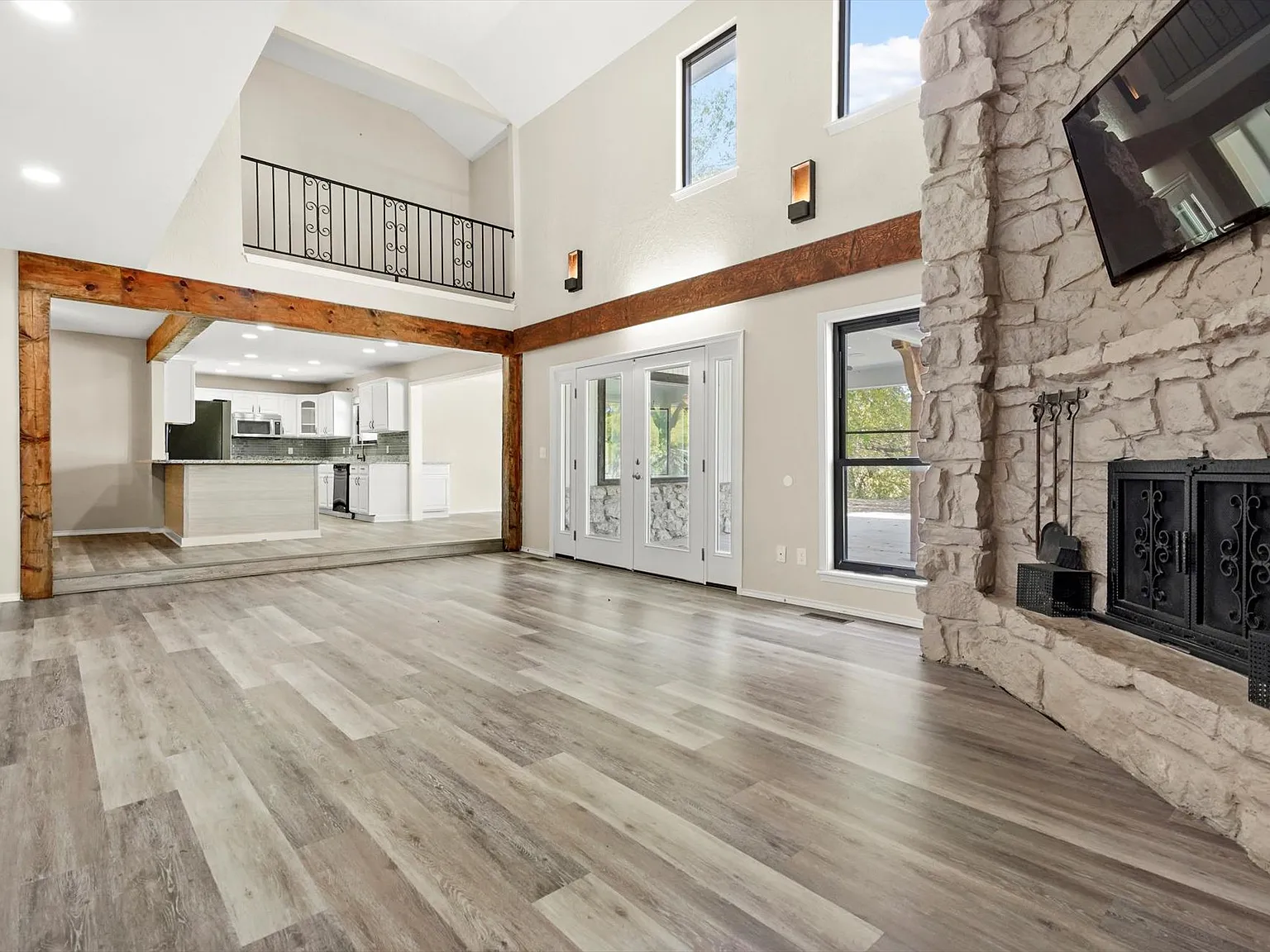 5 bed, 2.5 bath, 3895 sqft, $3,250 — Photo 3
