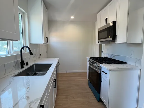 7543 Loma Verde Ave, Canoga Park, CA 91303