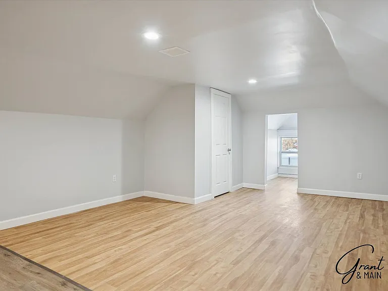 1613 Virginia Park — Photo 5