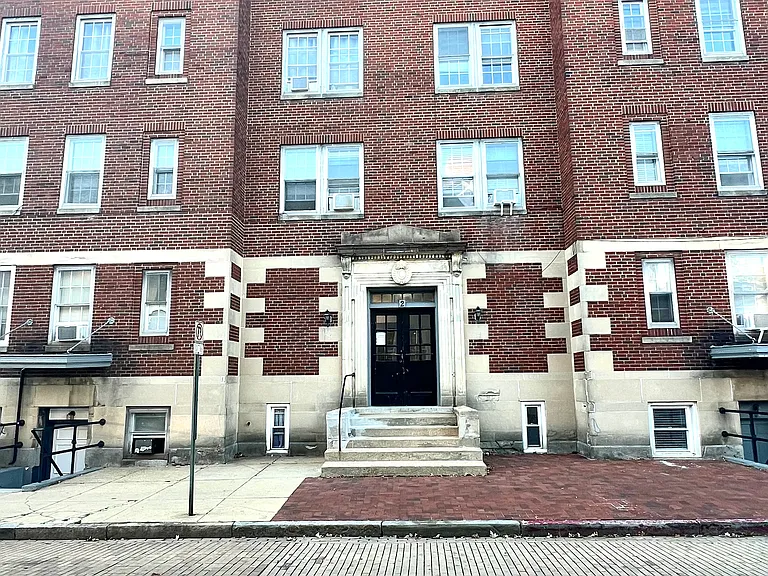 2 Maryland Avenue — Photo 2