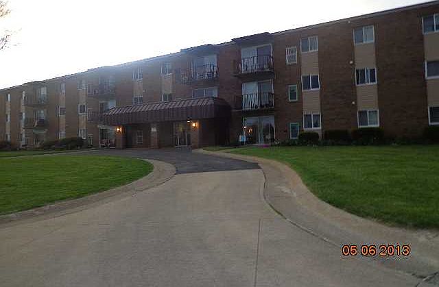 1st image of 1305 S Lake Wilmer Dr