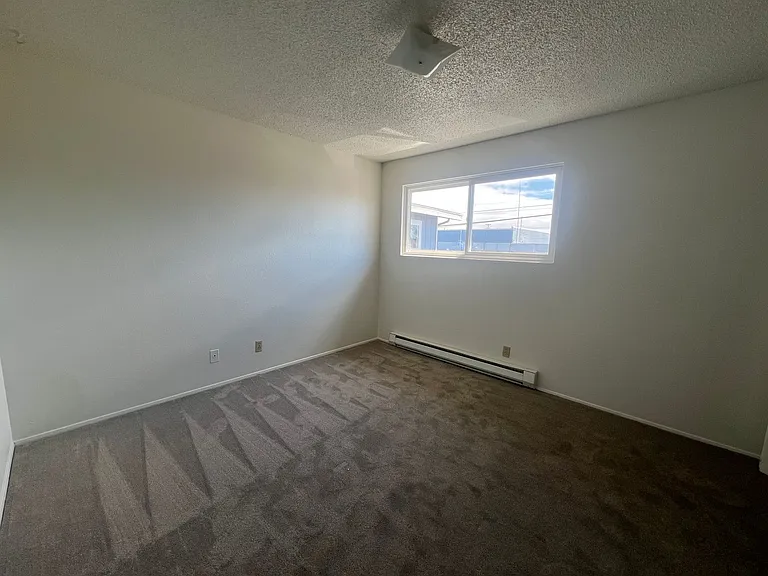 550 Schetter Ave — Photo 2