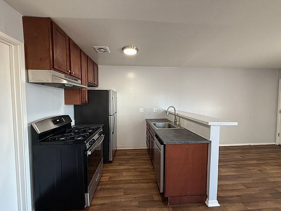 4th image of 2522 35th Ave #25