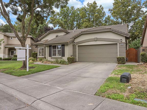 2nd image of 3951 Bridlewood Cir