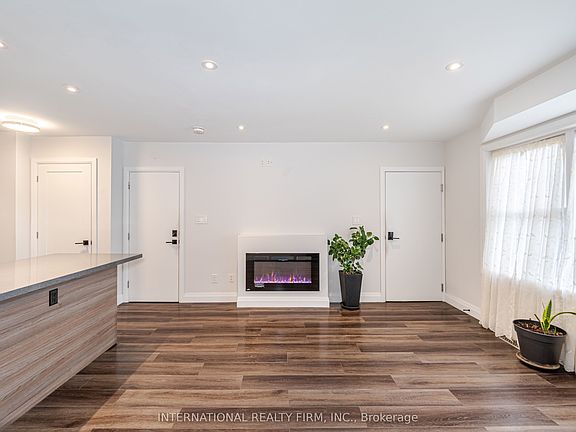 4th image of 372 Lakeshore Rd W #2
