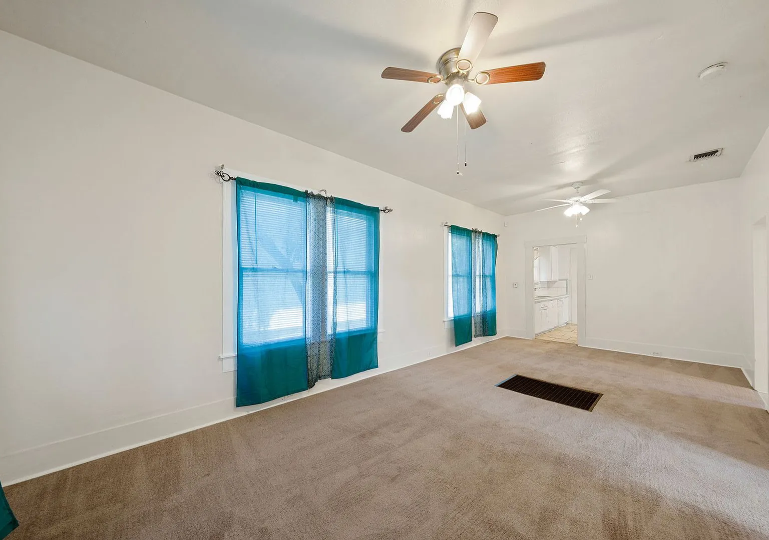 2 Bedrooms and 1 Bathroom located in Denver Heights Subdivision — Photo 2