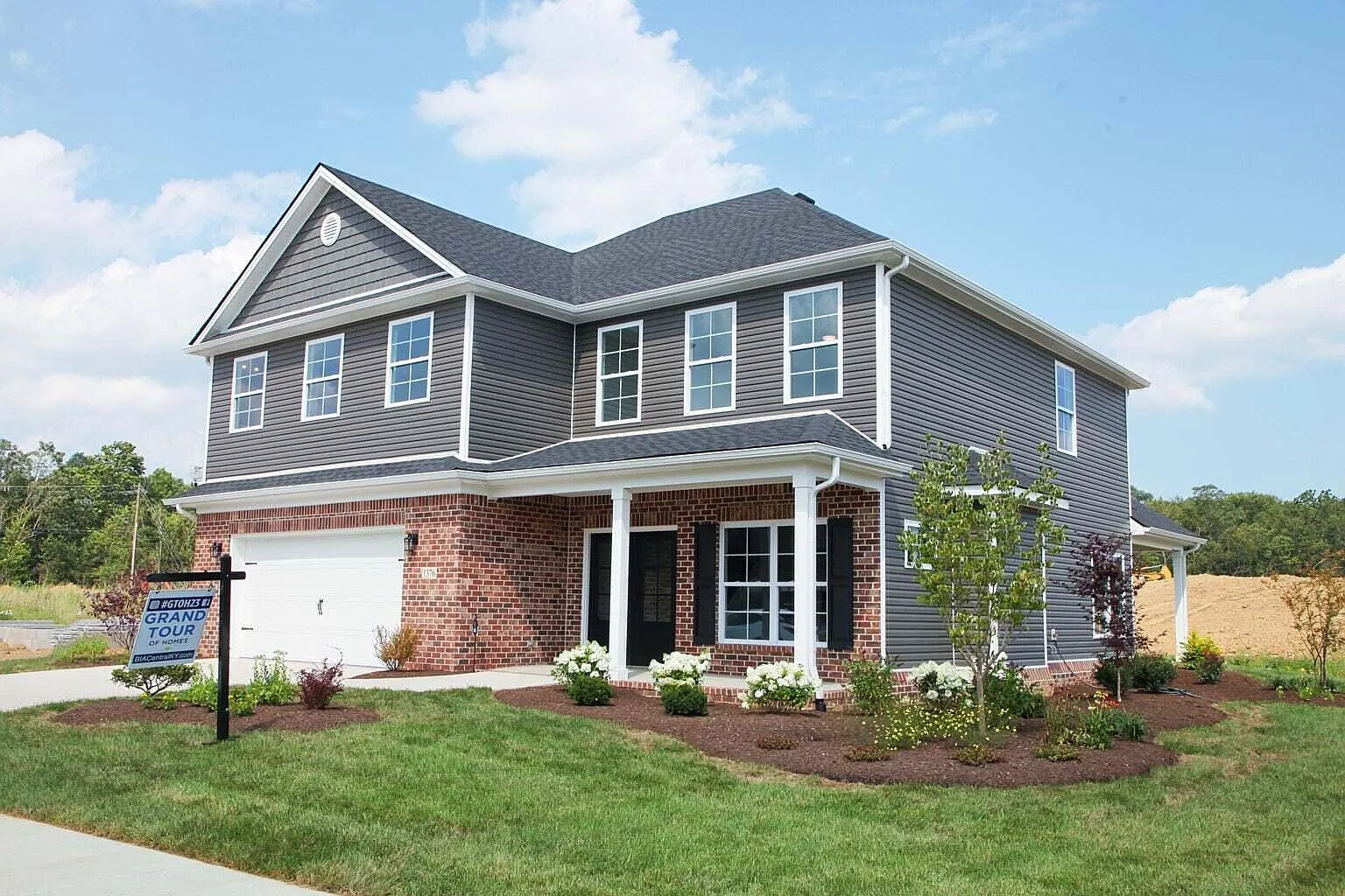 5 bed, 3.5 bath, 2800 sqft, $3,250 — Photo 1