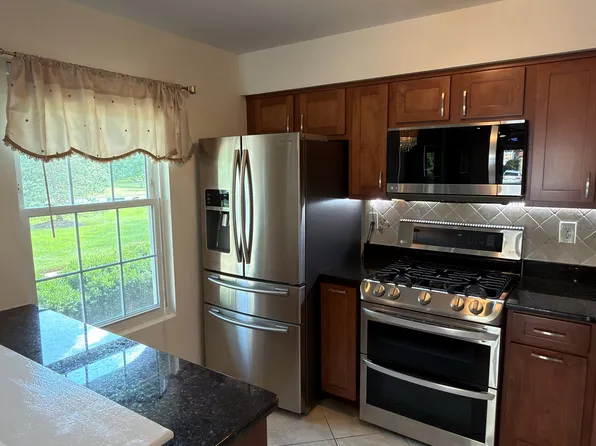 2501 Vroom Dr, Bridgewater, NJ 08807