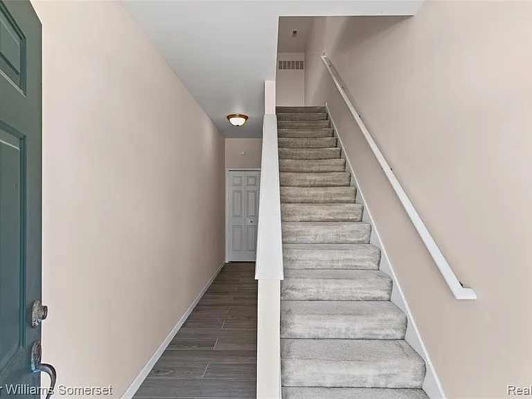 1128 Alameda Blvd — Photo 6