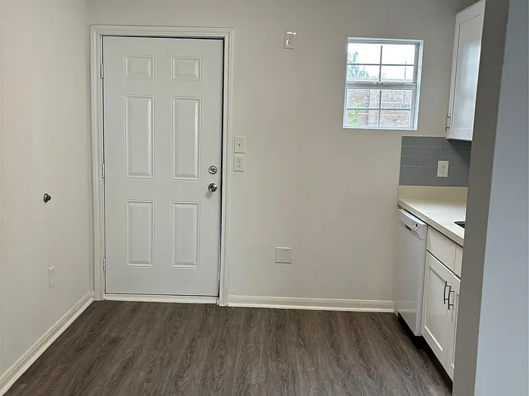 4714 Ward St #10 — Photo 8