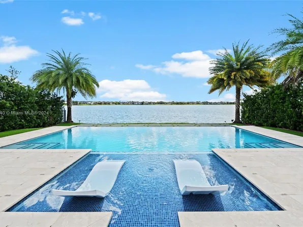 8898 NW 160th Ter, Miami Lakes, FL 33018