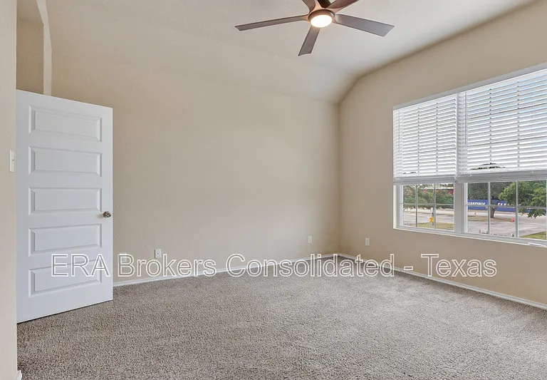 10610 Green Lake Dr — Photo 12